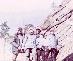 Слева направо: Шахматов, Казакова, Ванька - летчик, Пашенных Наташка, Ленька Бес. Фото с сайта http://bouldering.ozz.ru/